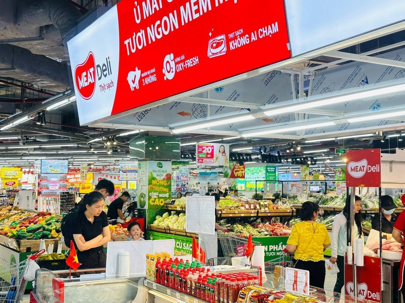 Hanoi prioritises cashless payment solutions during promotion month. (Photo: hanoimoi.vn) 