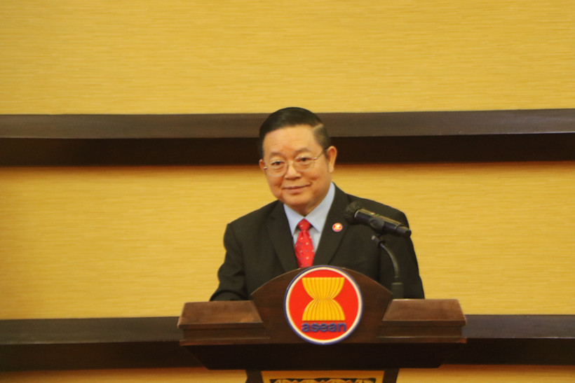 ASEAN Secretary-General Kao Kim Hourn speaks at the press briefing. (Photo: VNA)