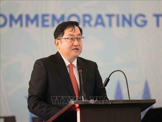 Malaysian Ambassador to Vietnam Dato’ Tan Yang Thai speaks at the press briefing. (Photo: VNA)