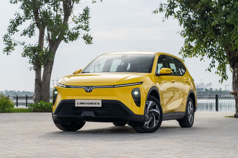 VinFast's MPV Limo Green leads January sales with 3,868 units. (Photo published by VNA)