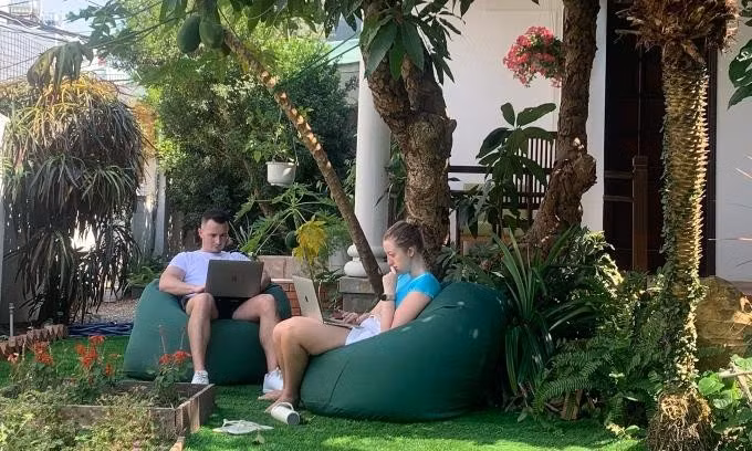Foreigners at a co-working space in Da Nang. (Photo courtesy of Coworking Danang)