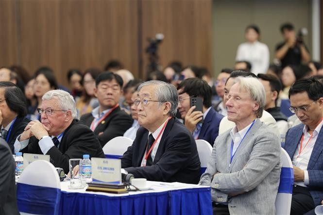 Domestic and international experts attend the conference. (Photo: VNA)
