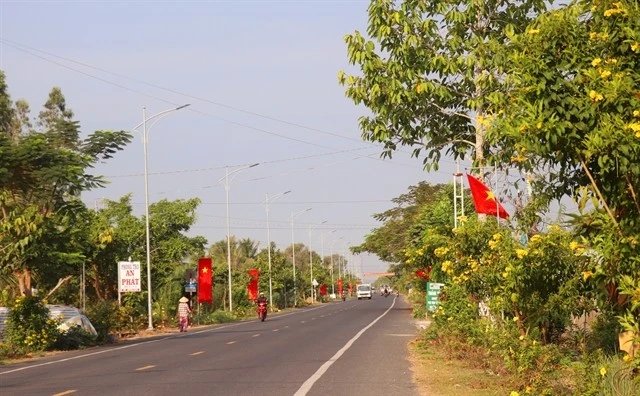 A rural road in Dong Hiep, an exemplary new-style rural commune in Co Do district in Can Tho city. (Photo: VNA)