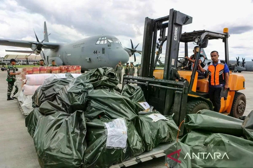 Humanitarian aid to be sent to victims of the earthquake in Myanmar, as seen at the Halim Perdanakusuma Air Force Base, Jakarta, on March 31. (Photo: Antara)