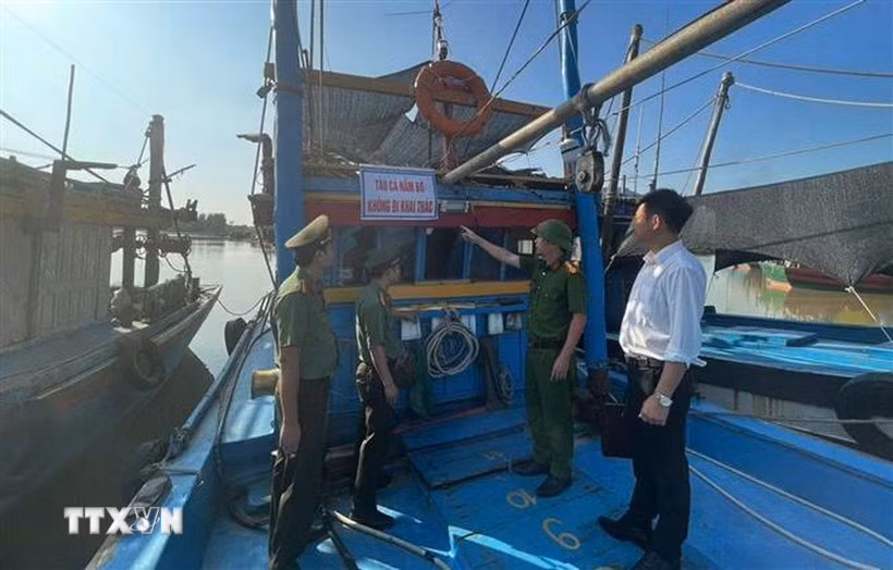 Authorities in Van Loc commune (Thanh Hoa province) strictly control the movement of people and vehicles in and out of the area. (Photo: VNA)