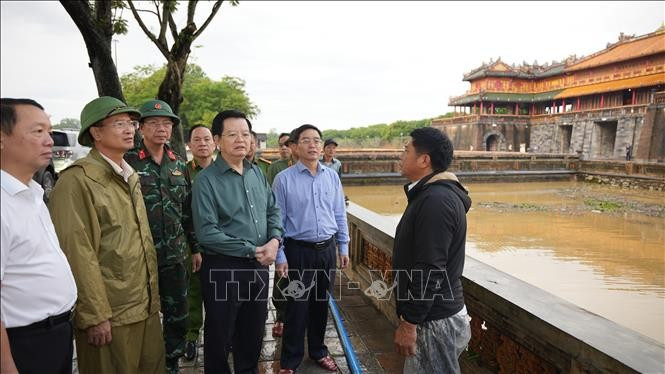 Deputy Prime Minister Mai Van Chinh inspects flood impact at the Hue Imperial Citadel on October 31, 2025. (Photo: VNA)