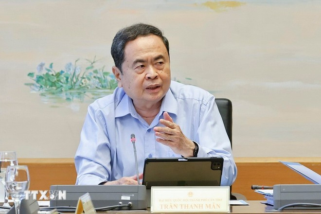 National Assembly Tran Thanh Man speaks at the group discussion. (Photo: VNA)