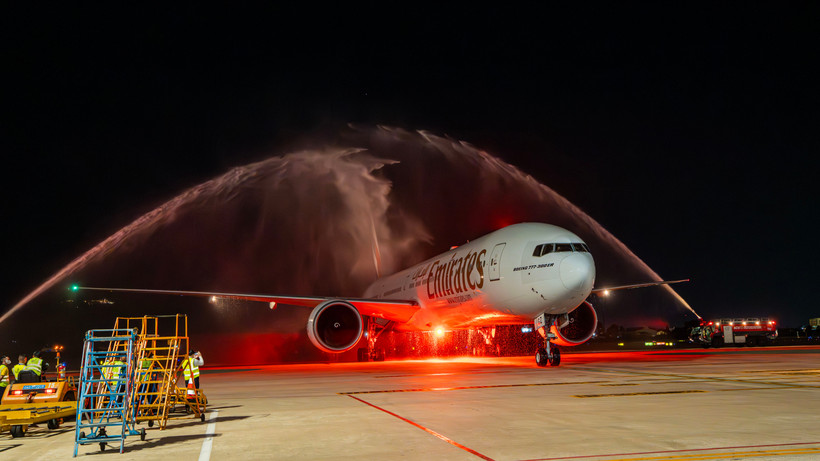 Emirates' inaugural flight to Da Nang is welcomed with water cannon salute. (Photo: Sun Group) 