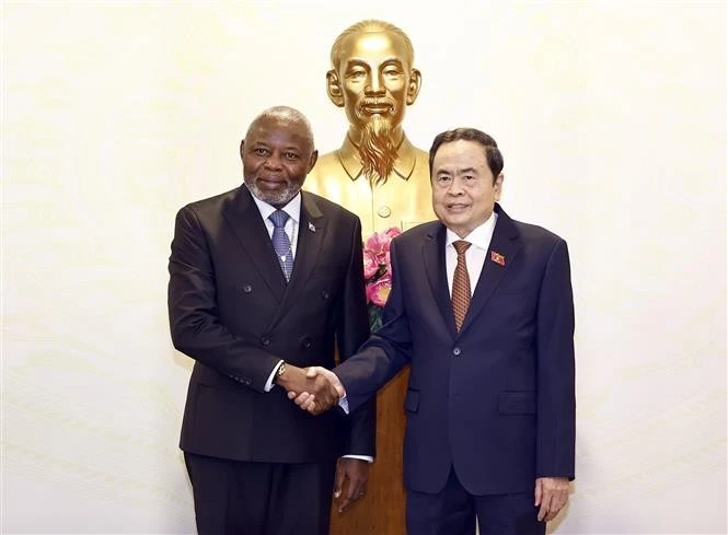 National Assembly Chairman Tran Thanh Man (right) meets with Speaker of the National Assembly of the Democratic Republic of Congo Vital Kamerhe. (Photo: VNA)