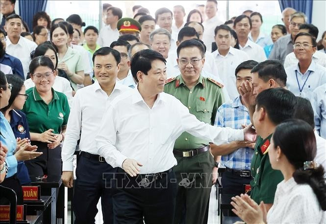 State President Luong Cuong meets with voters in Hoc Mon and Cu Chi district, Ho Chi Minh City, June 28, 2025. (Photo: VNA)