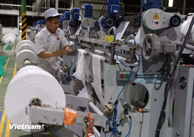 Businesses accelerate their adoption of technology to enhance labour productivity. (Photo: VietnamPlus)