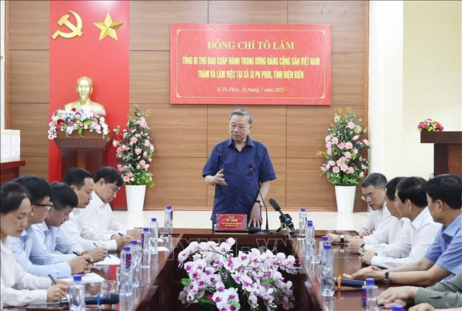 Party General Secretary To Lam at a working session with Si Pa Phin commune, Dien Bien province, July 26 (Photo: VNA).