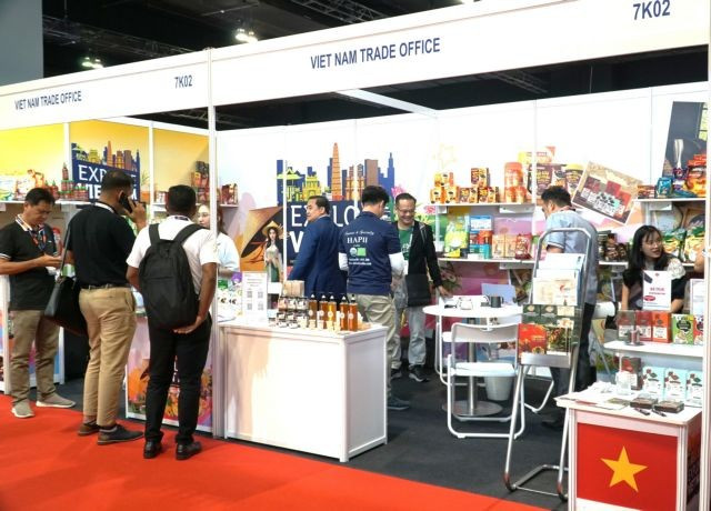 Vietnamese goods at the International Halal Exhibition 2024 held in Kuala Lumpur, Malaysia. (Photo: VNA)