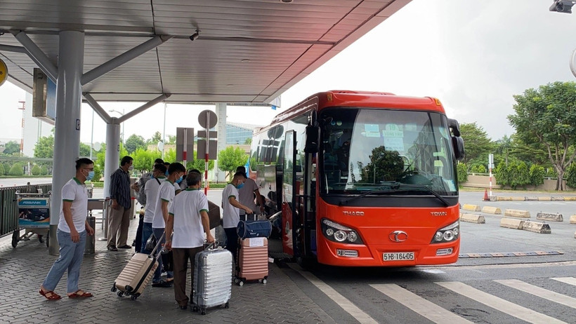 Major transport firms in Ho Chi Minh City keep fares steady despite fuel price swings. (Illustrative photo: Internet)