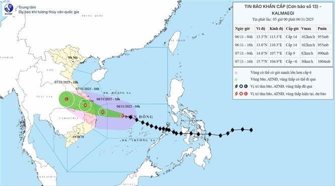 A map released at 5am on November 6, 2025, tracing the direction of Typhoon Kalmaegi (Photo published by VNA)