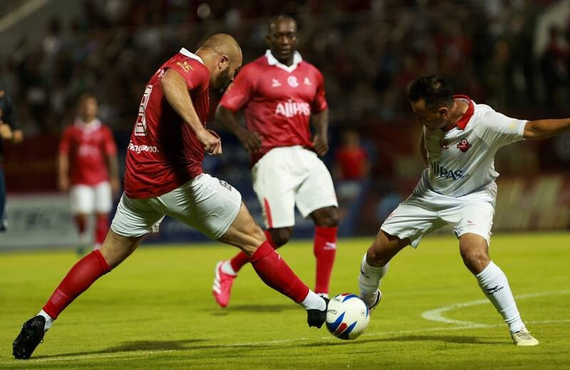 The Manchester Reds takes a 4-2 win over the Vietnam All-Stars in a friendly match, June 27, 2025. (Photo: VNA)