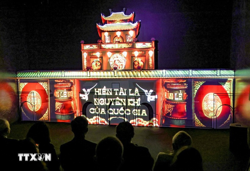 The large-scale 3D mapping performance "Imperial Capital of Thang Long" is launched at the Thang Long Imperial Citadel world heritage site on December 30. (Photo: VNA)