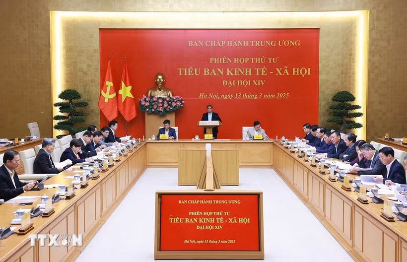 Prime Minister Pham Minh Chinh chairs the fourth session of the Congress' Socio-Economic Subcommittee. (Photo: VNA)