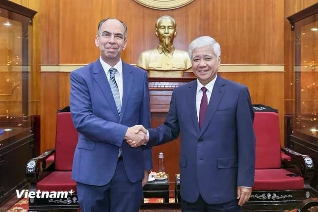 Do Van Chien, Politburo member, Secretary of the Party Central Committee, and President of the Vietnam Fatherland Front Central Committee, receives Cuban Ambassador to Vietnam Rogelio Polanco Fuentes. (Photo: VietnamPlus)