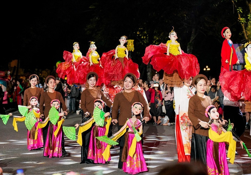As part of the Thang Long – Hanoi Festival 2025, the Hanoi Puppet Festival 2025 draws strong interest from residents and visitors alike. (Photo: VNA)