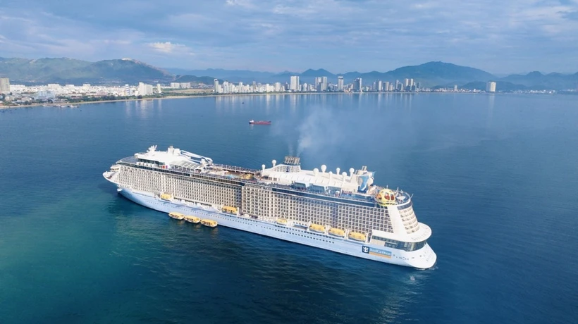 Cruise ship Spectrum of the Seas in Nha Trang Bay (Photo: Vietnam National Authority of Tourism)