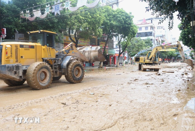 Cao Bang province mobilises machinery to address flood aftermath. (Photo: VNA)