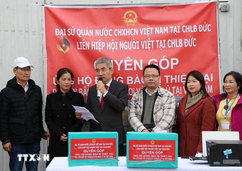 The Vietnamese community in Germany organises a fundraising event to support people affected by Storm Bualoi at home. (Photo: VNA)