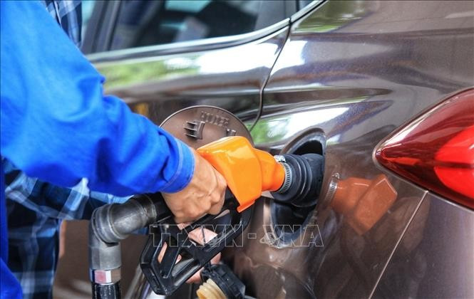From January 1, 2026, all petrol distributed across Vietnam must contain 10% ethanol. (Photo: VNA)