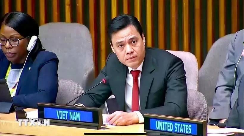 Ambassador Dang Hoang Giang, head of Vietnam's permanent mission to the United Nations (UN), delivers a speech at the meeting. (Photo: VNA)