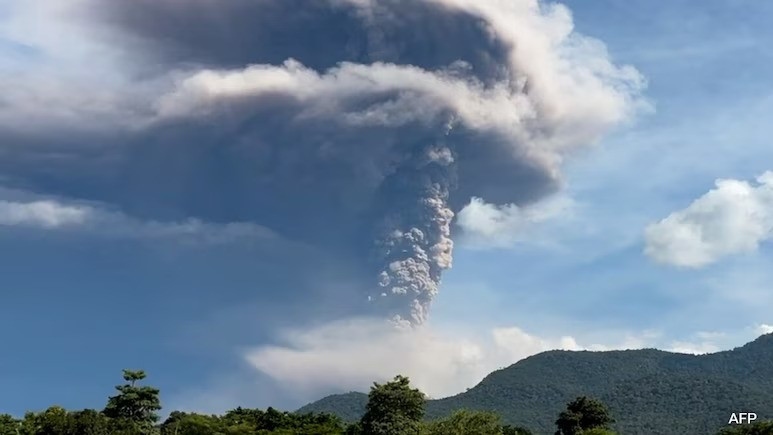 A series of eruptions spew ash as high as six kilometres above Laki-Laki's peak. (Photo: AFP)