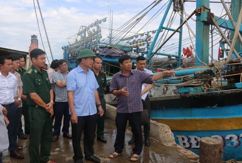 Leaders of Dak Lak province inspect IUU fishing prevention and control efforts at Phu Lac fishing port, Hoa Hiep ward. (Photo: daklak.gov.vn)