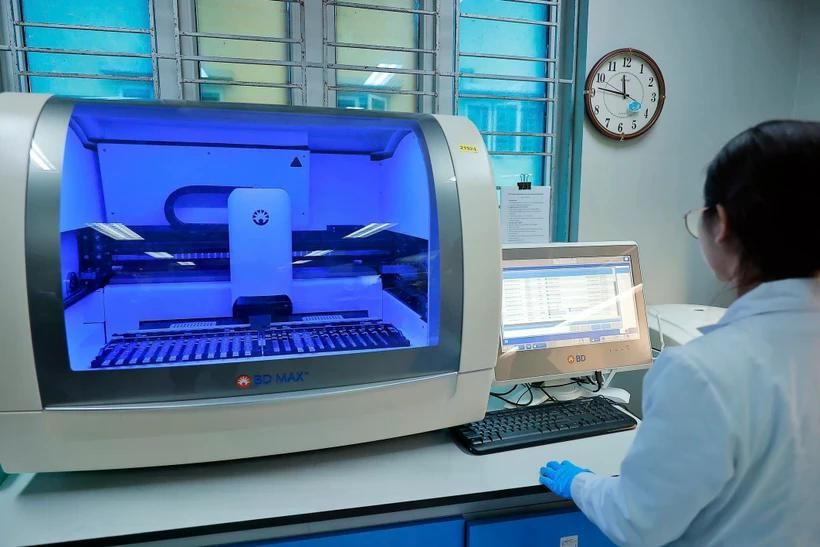 Inside the microbiological laboratory for tuberculosis diagnostics at the National Lung Hospital. (Photo: VNA)