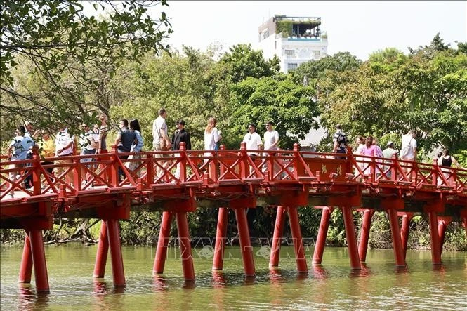 Tourists at The Huc Bridge, a popular spot in in the heart of Hanoi. (Photo: VNA)