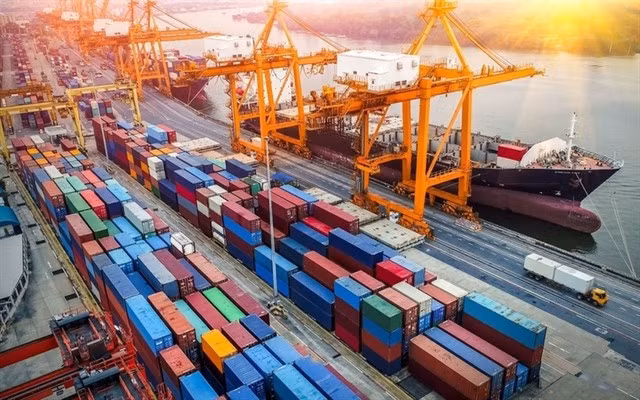 Expanding intra-Asia trade and the reconfiguration of global supply chains helps Vietnam cement its position as one of Southeast Asia’s fastest-growing economies. (Photo baochinhphu.vn)
