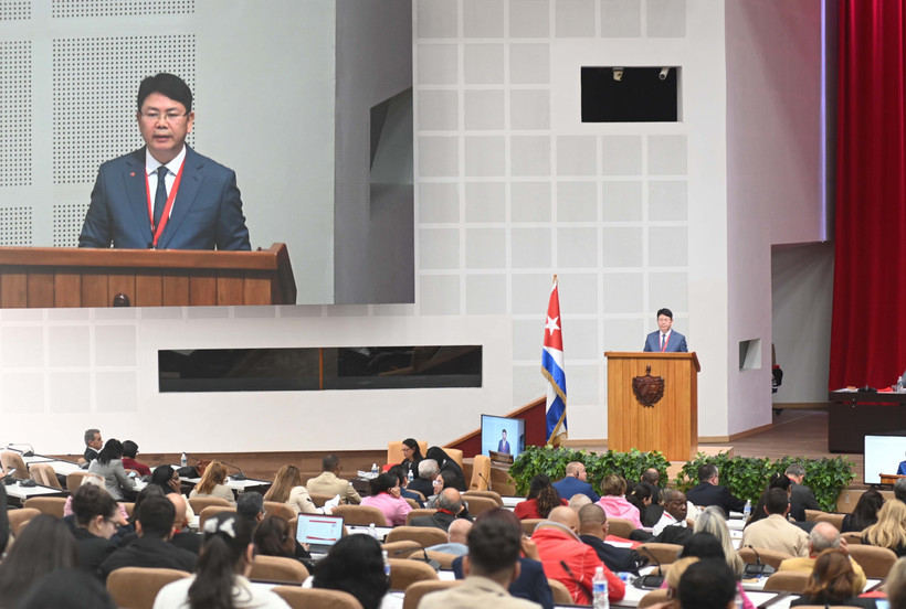Deputy Minister of Justice Nguyen Thanh Tinh shares Vietnam’s experience and practical lessons in improving its legal framework to support national development. (Photo: VNA)