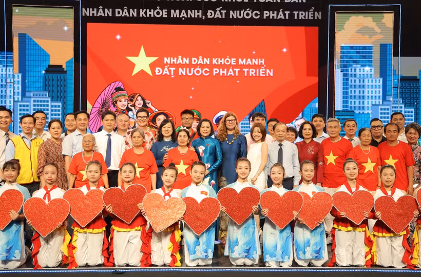 Vice Chairwoman of the National Assembly Nguyen Thi Thanh, Minister of Health Dao Hong Lan, and delegates attend the programme. (Photo: nhandan.vn)