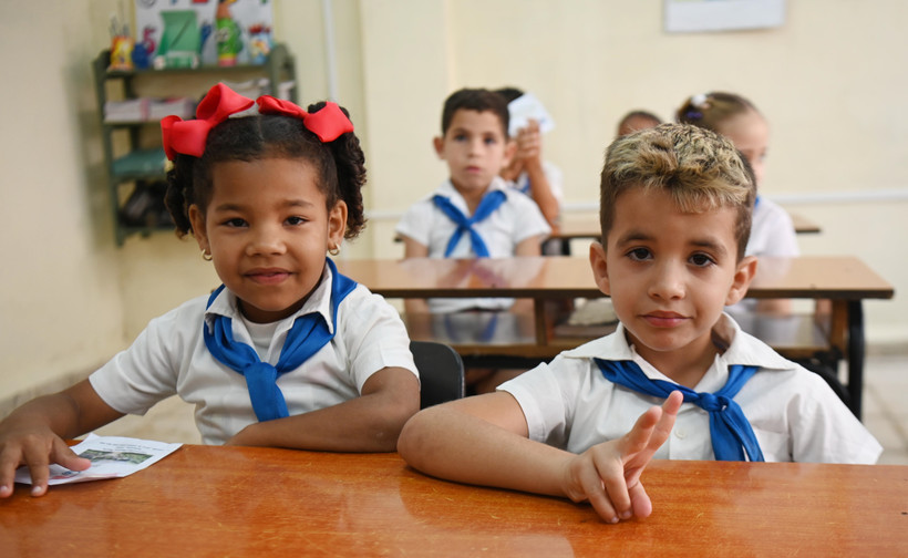 Students of Mártires de Tarará Primary School enjoy their new school. (Photo: VNA)