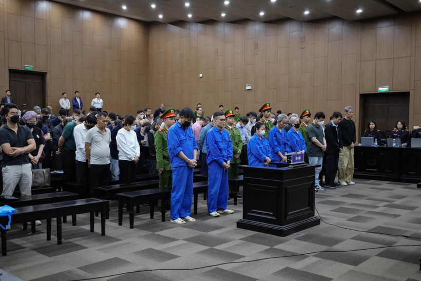 The defendants listen to the court’s verdict. (Photo: VNA)