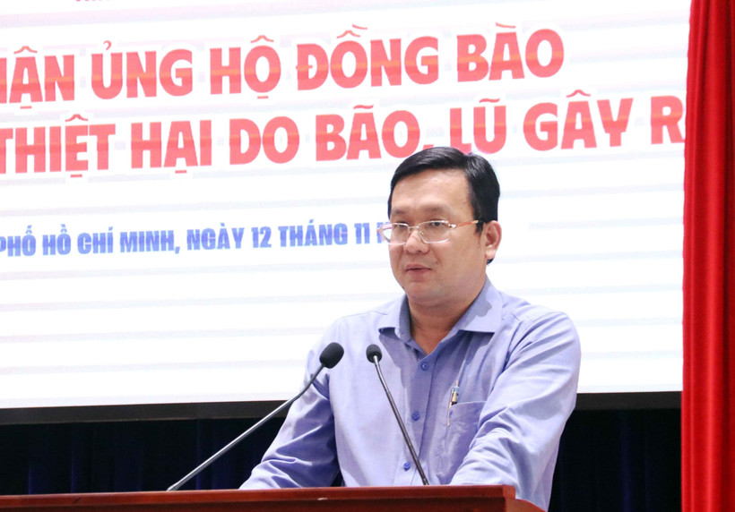 Phan Hong An, Vice President of the Vietnam Fatherland Front Committee of Ho Chi Minh City, provides an update on donation collection and relief efforts for disaster-affected communities. (Photo: VNA)