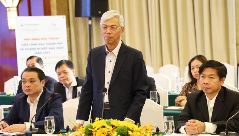 Vice Chairman of the HCM City People's Committee Vo Van Hoan speaks at the dialogue. (Photo: nhandan.vn)