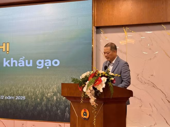 Nguyen Anh Son, Director General of the Agency of Foreign Trade under the Ministry of Industry and Trade, speaks at the conference. (Photo: Ministry of Industry and Trade)