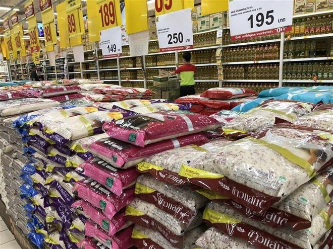 Thai rice available on shelves across Bangkok supermarkets. (Photo: VNA)