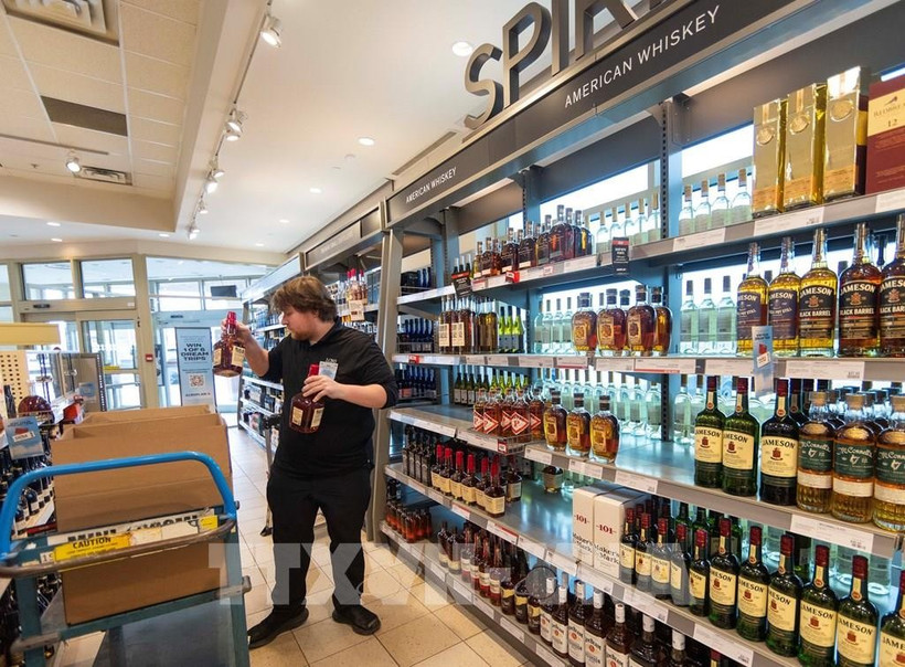 Goods on display at a supermarket in Vancouver, Canada (Photo: Xinhua/VNA) 