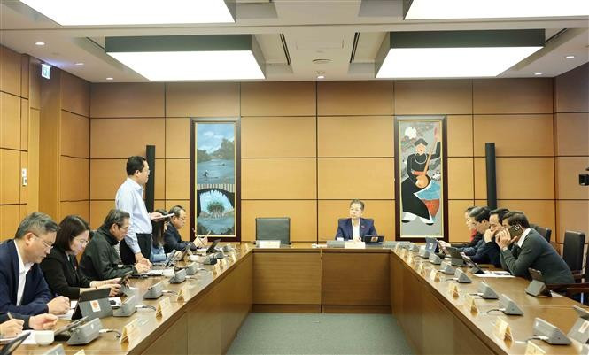 The National Assembly holds group discussions during the extraordinary session on February 14. (Photo: VNA)