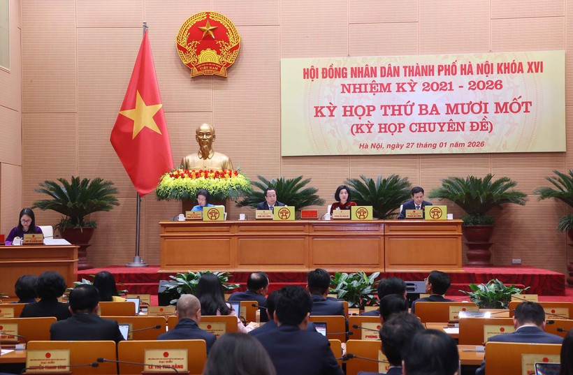Hanoi's 100-year master plan resolution is adopted at the 31st session of the municipal People's Council on January 27. (Photo: VNA)