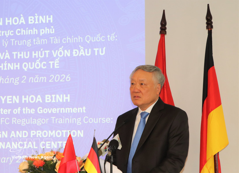 Permanent Deputy Prime Minister Nguyen Hoa Binh, Chairman of the Executive Board of the Vietnam International Financial Centre, delivers opening remarks at the ceremony. (Photo: VNA)