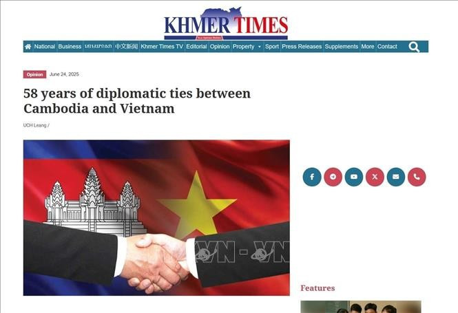 The article titled “58 Years of Diplomatic Relations Between Cambodia and Vietnam” by scholar Uch Leang published on Cambodia’s Khmer Times on June 24, 2025. (Photo published by VNA) 