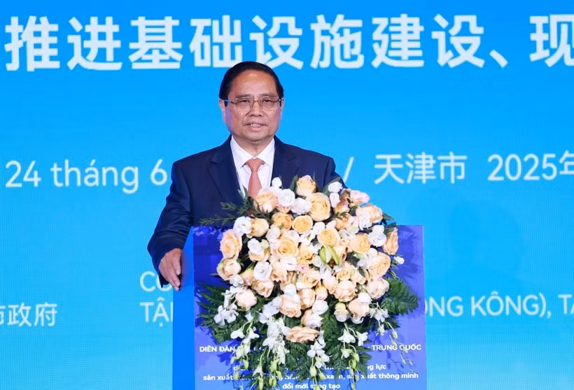 Prime Minister Pham Minh Chinh delivers remarks at the Vietnam – China Business Forum on June 24. (Photo: VNA)