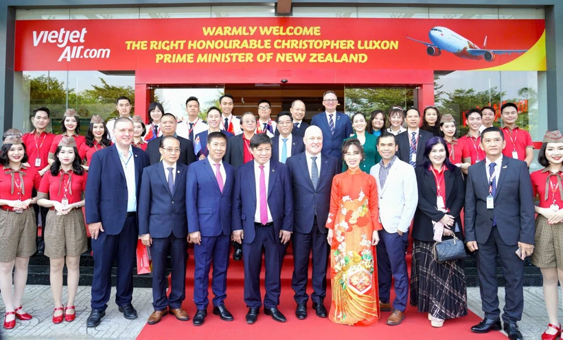 New Zealand Prime Minister Christopher Luxon visits the Vietjet Aviation Academy (VJAA) on February 28. (Photo: Vietjet)