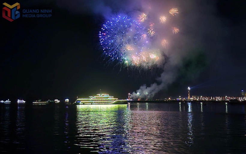 Evening fireworks displays add to the beauty and charm of Quang Ninh, enhancing its appeal to tourists. (Photo: baoquangninh.vn)